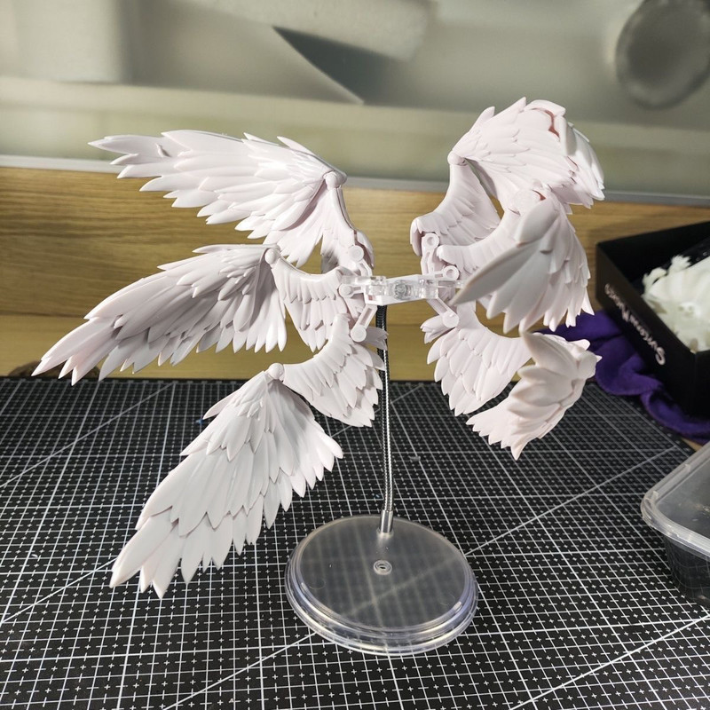 White And Black Six Feathered  - огляд і ціна Action Figure Stand