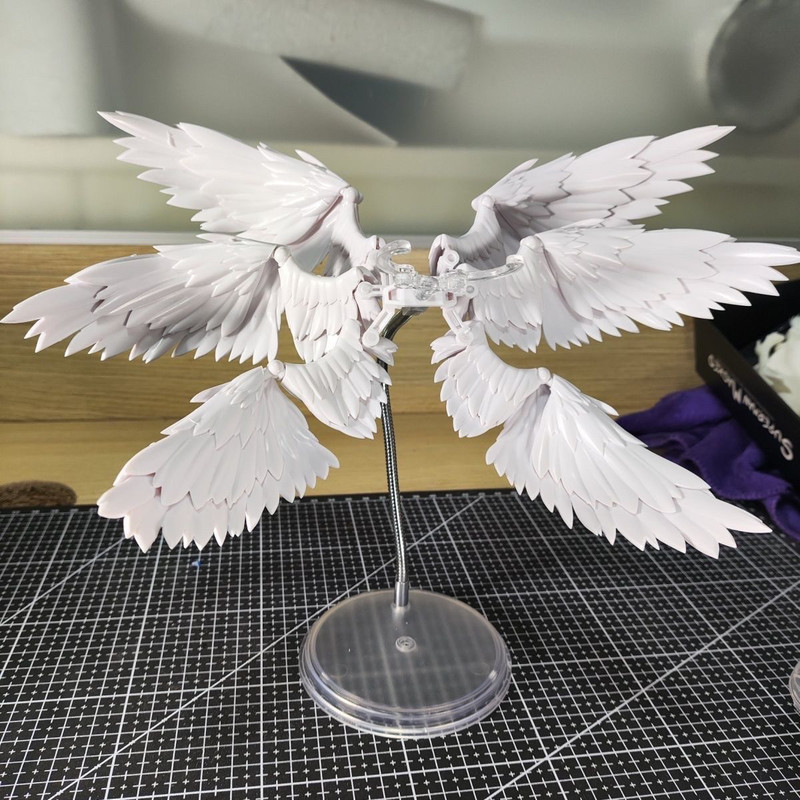 White And Black Six Feathered  - огляд і ціна Action Figure Stand