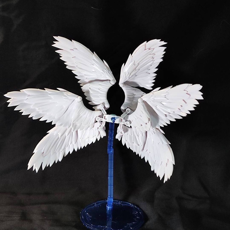 White And Black Six Feathered  - огляд і ціна Action Figure Stand