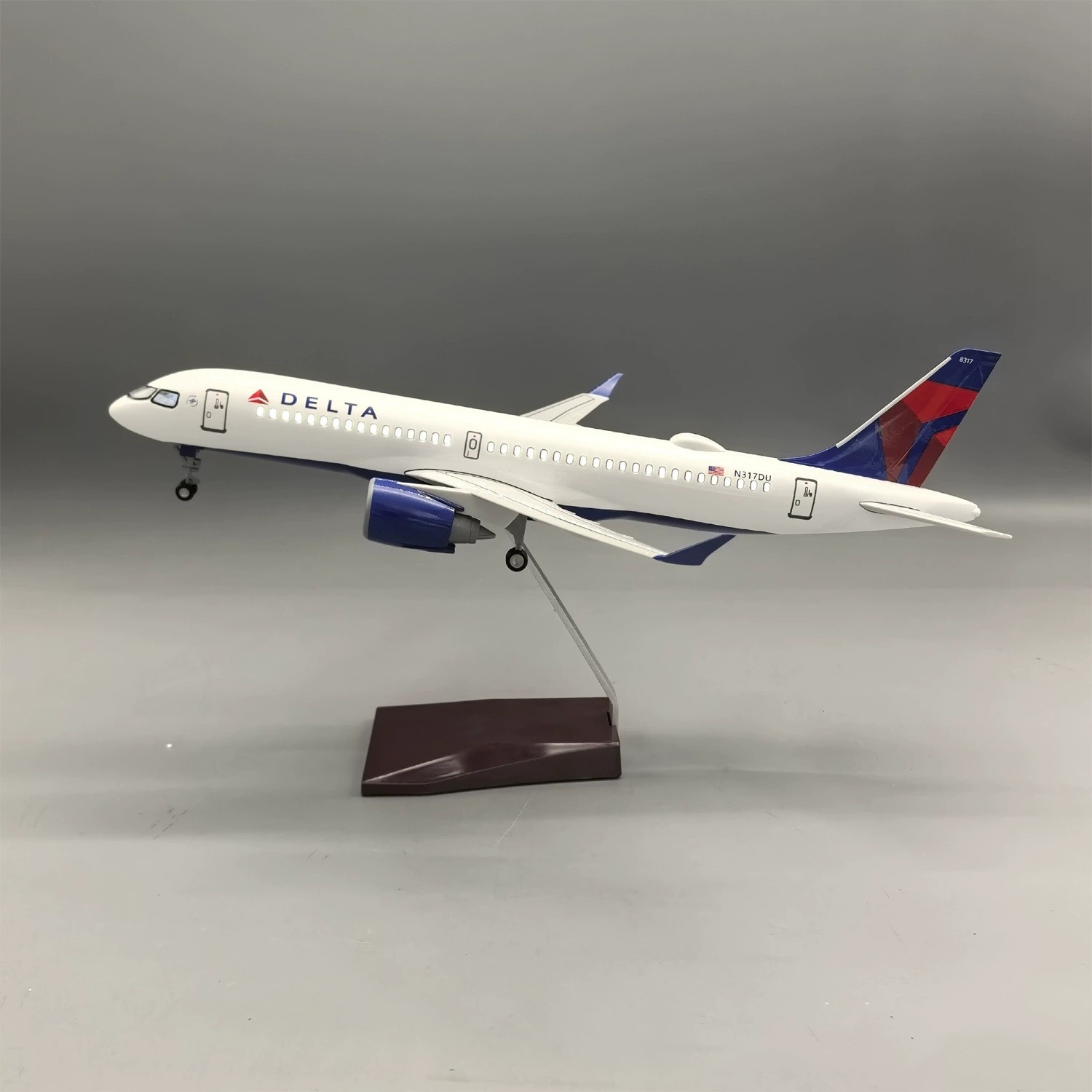 1/100 Scale Delta Air A220-300 - огляд і ціна Model Airplane Plastic