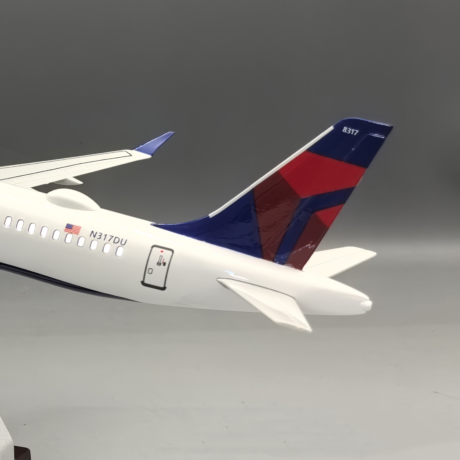 1/100 Scale Delta Air A220-300 - огляд і ціна Model Airplane Plastic